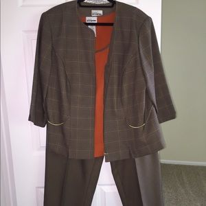 Dress Barn Pants - Women’s 3-piece pant suit Dress Barn Pants - Women’s 3-piece pant suit